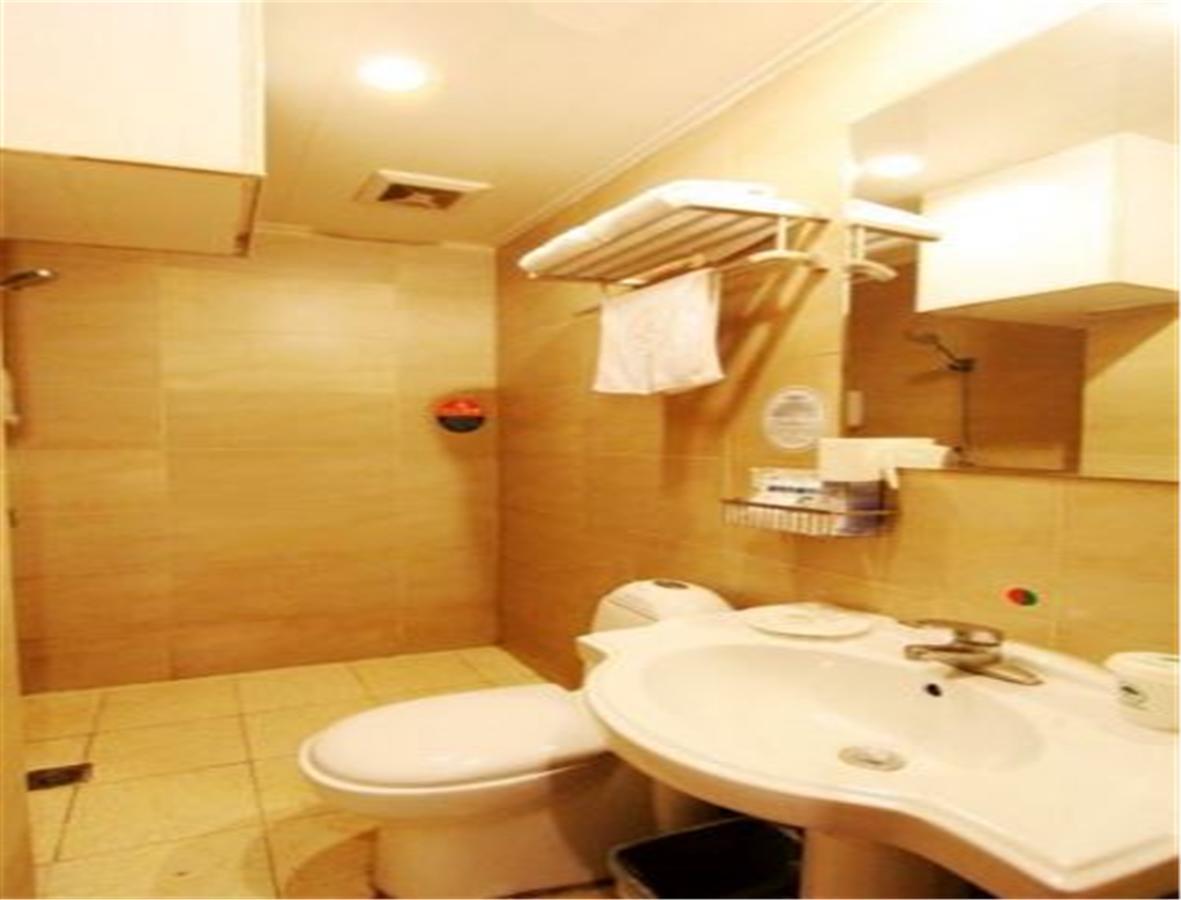 Greentree Inn Shandong Qingdao Railway Station Zhanqiao Yacht Wharf Express Экстерьер фото